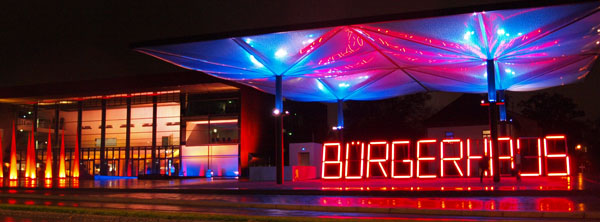 Eröffnung Bürgerhaus Unterföhring, lichtkunst, architekturbeleuchtung,lichtinstallation, lichtbuchstaben