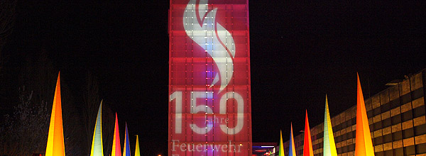 FFW Freising, Lange Nacht der Feuerwehr,freiwillig, feuerwehr, hallenbeleuchtung, fassadenbeleuchtung, 150 jahre, jubiläum, lichtinstallation, gebäudebeleuchtung, architekturbeleuchtung, lichtkunst, licht, led, lichtshow, fenstergluehen, pani, bildprojektion, turmbeleuchtung, eventbeleuchtung, lichtevent, lange nacht, fensterleuchten, muenchen, ismaning, obermayr, risinger, lichtplanung, lichtkuenstler, projektion, lichtkonzept, beleuchtung, illumination, kunstlicht, lichtmalerie, lichtpoesie, lichtplanung, art, artlight, lightart, lichtinszenierung, öffentlicher Raum,